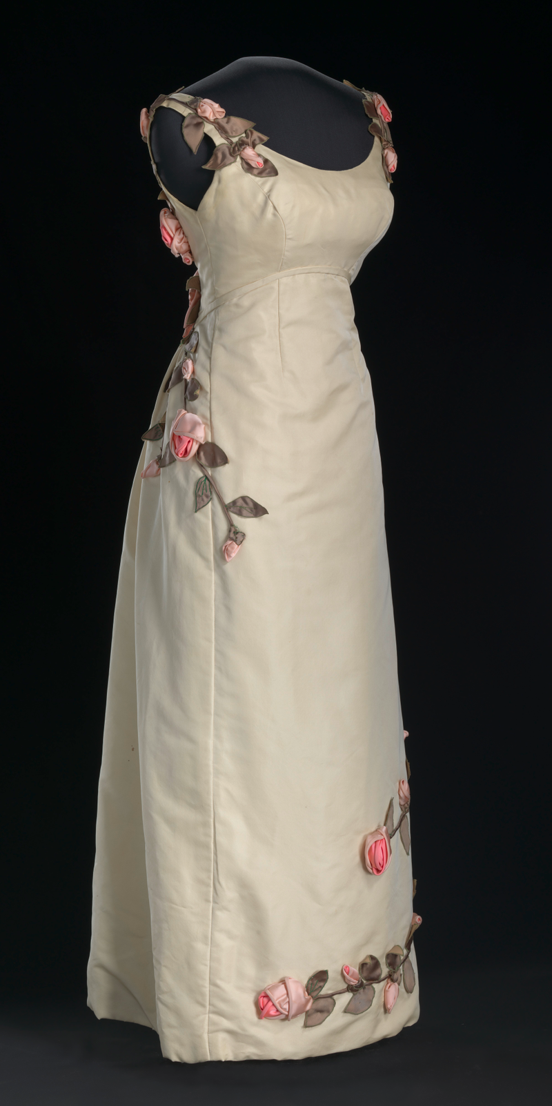 Collection of the Smithsonian National Museum of African American History and Culture, Gift of the Black Fashion Museum founded by Lois K. Alexander-Lane.